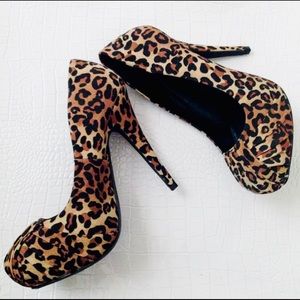NWT Animal print suede heels